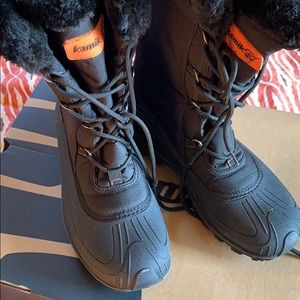 Black Kamik Snowboots